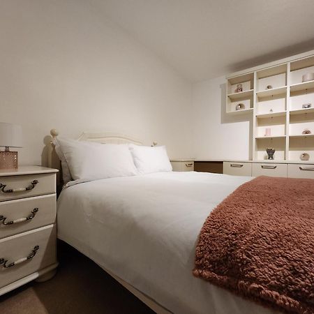 ברמינגהאם Elmdon House With 4 Spacious Bedrooms To Choose מראה חיצוני תמונה