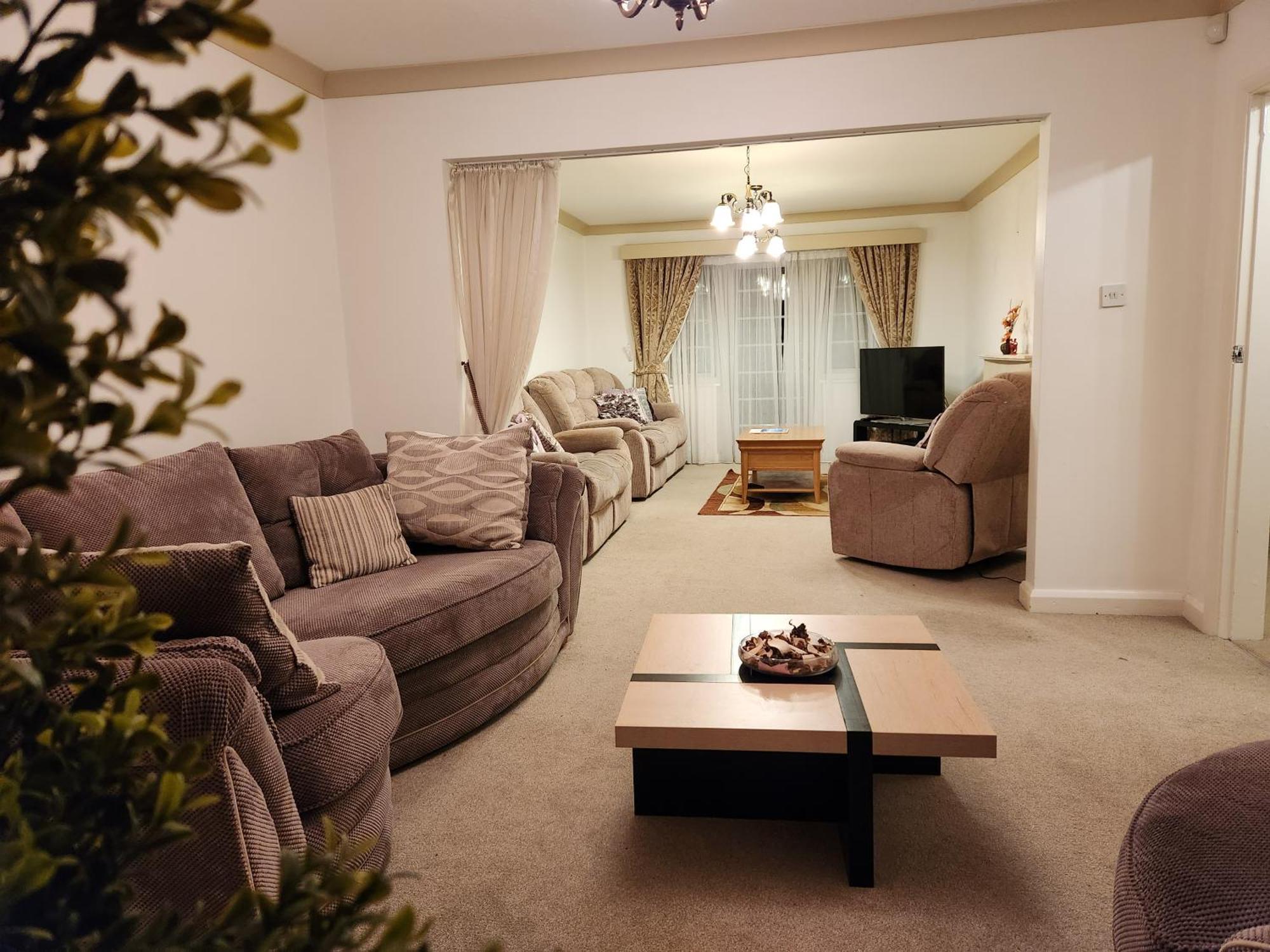 ברמינגהאם Elmdon House With 4 Spacious Bedrooms To Choose מראה חיצוני תמונה