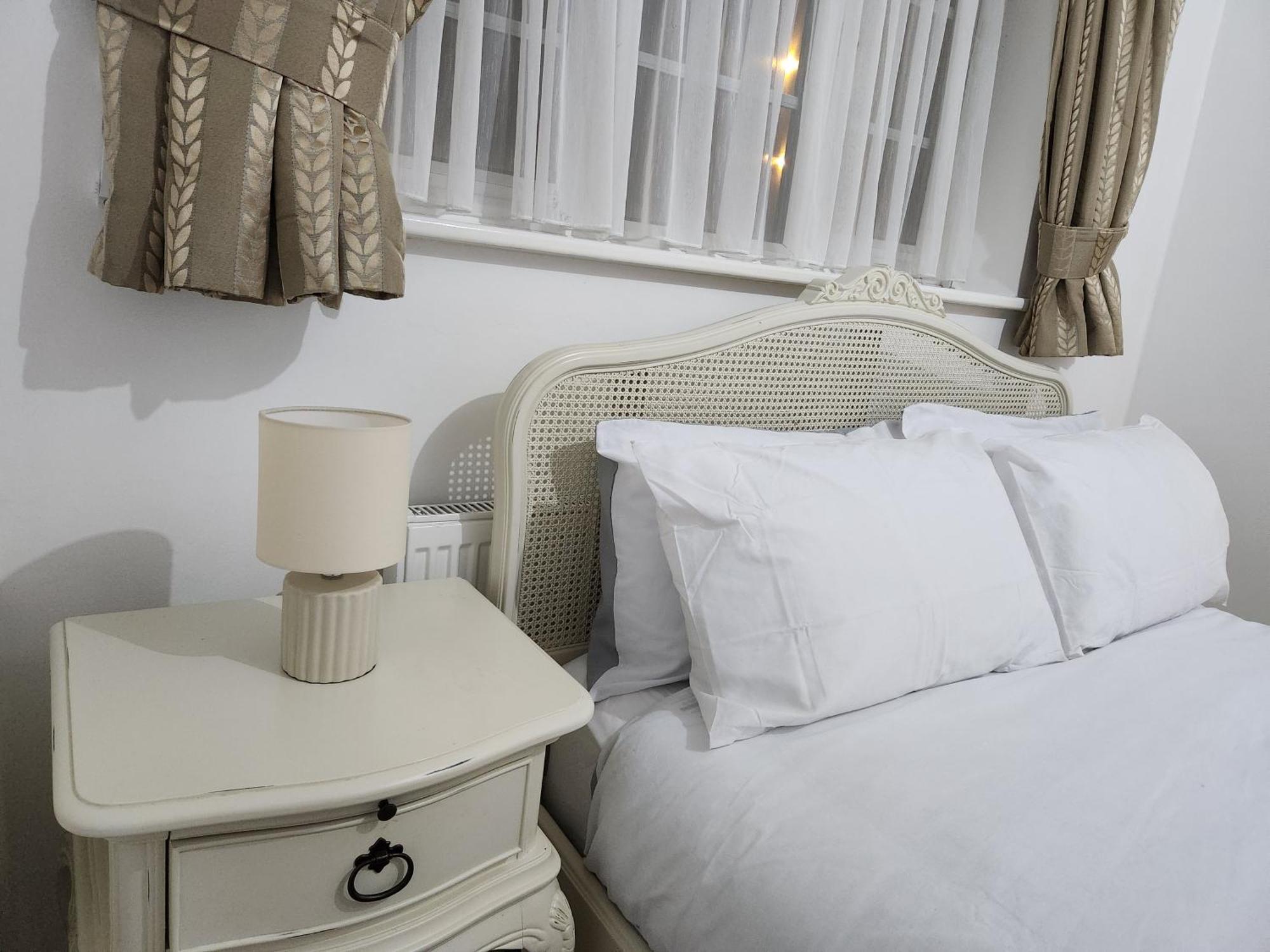 ברמינגהאם Elmdon House With 4 Spacious Bedrooms To Choose מראה חיצוני תמונה